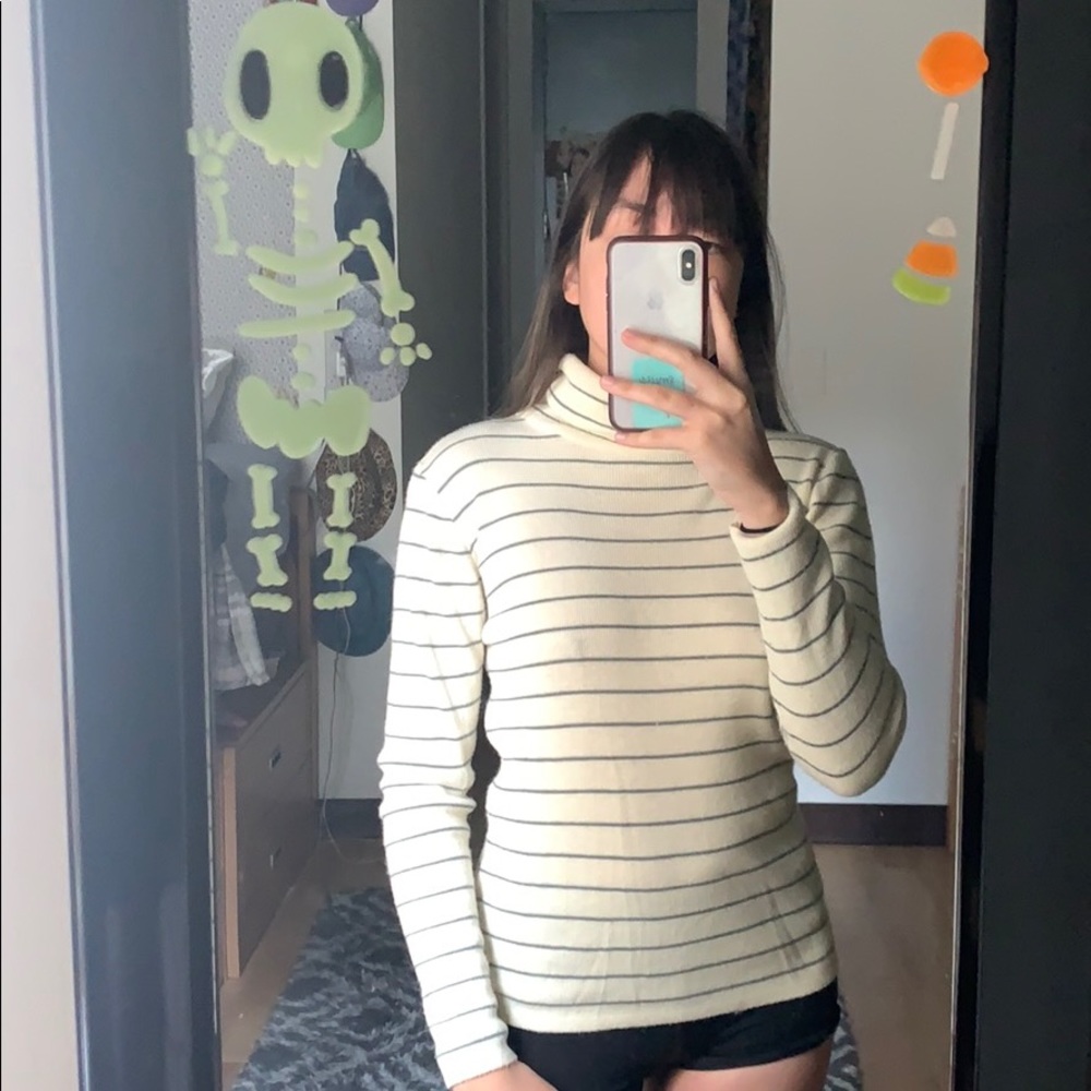 Long sleeve, horizontally striped blouse/sweater